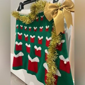 The cutest Christmas Skirt you ever did see! 🎄Size S.